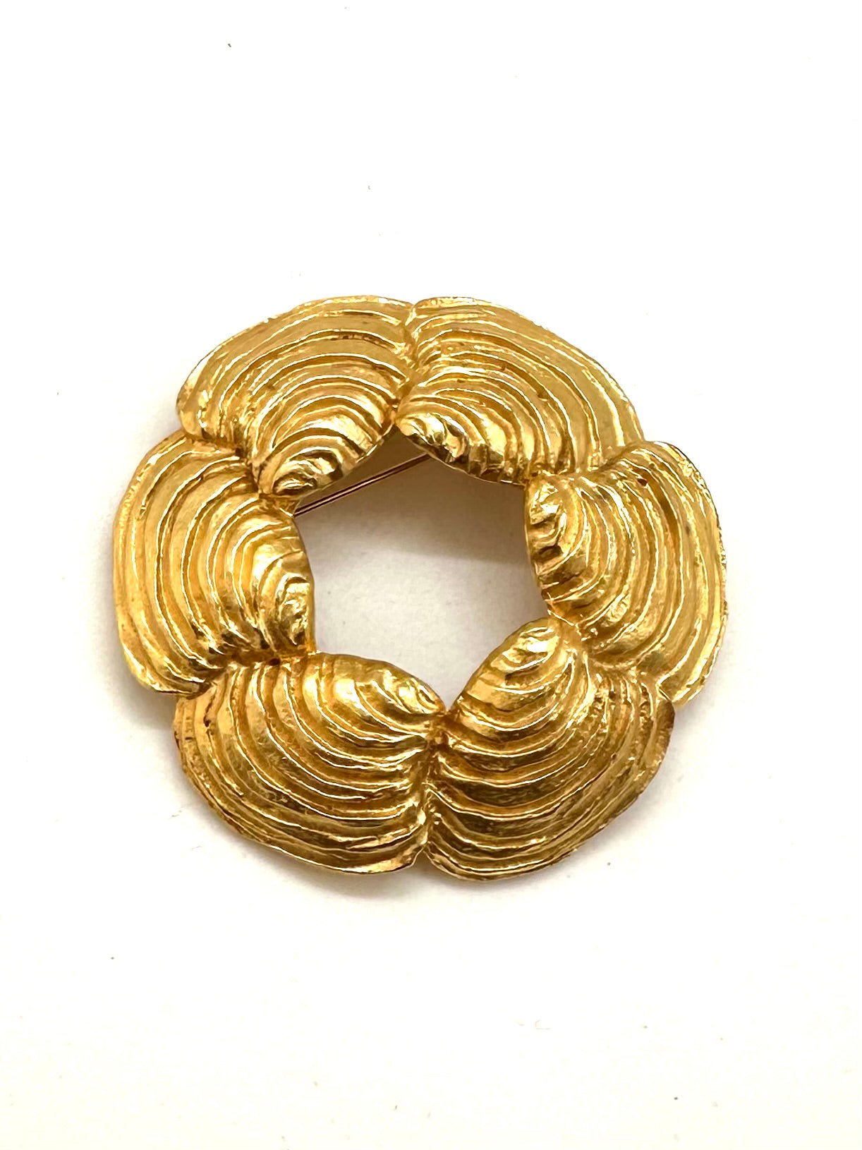 Shell Circle Brooch